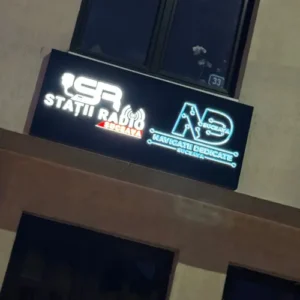 o reclama luminoasa cu led